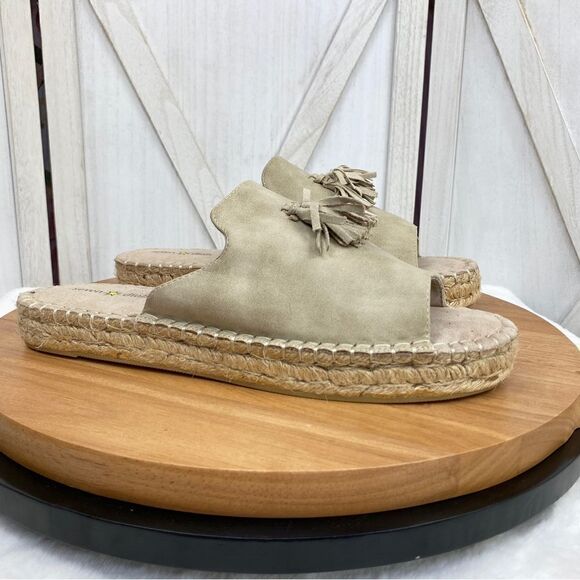 Seven Dials Wendelle Faux Suede Tasseled Espadrille Slide Sandal Stone Beige 11 - Picture 1 of 10